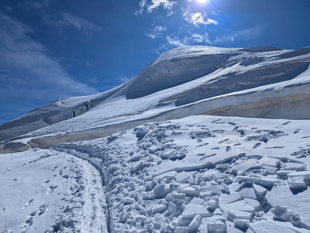 Approaching a snow bridge beneath Allalinhorn